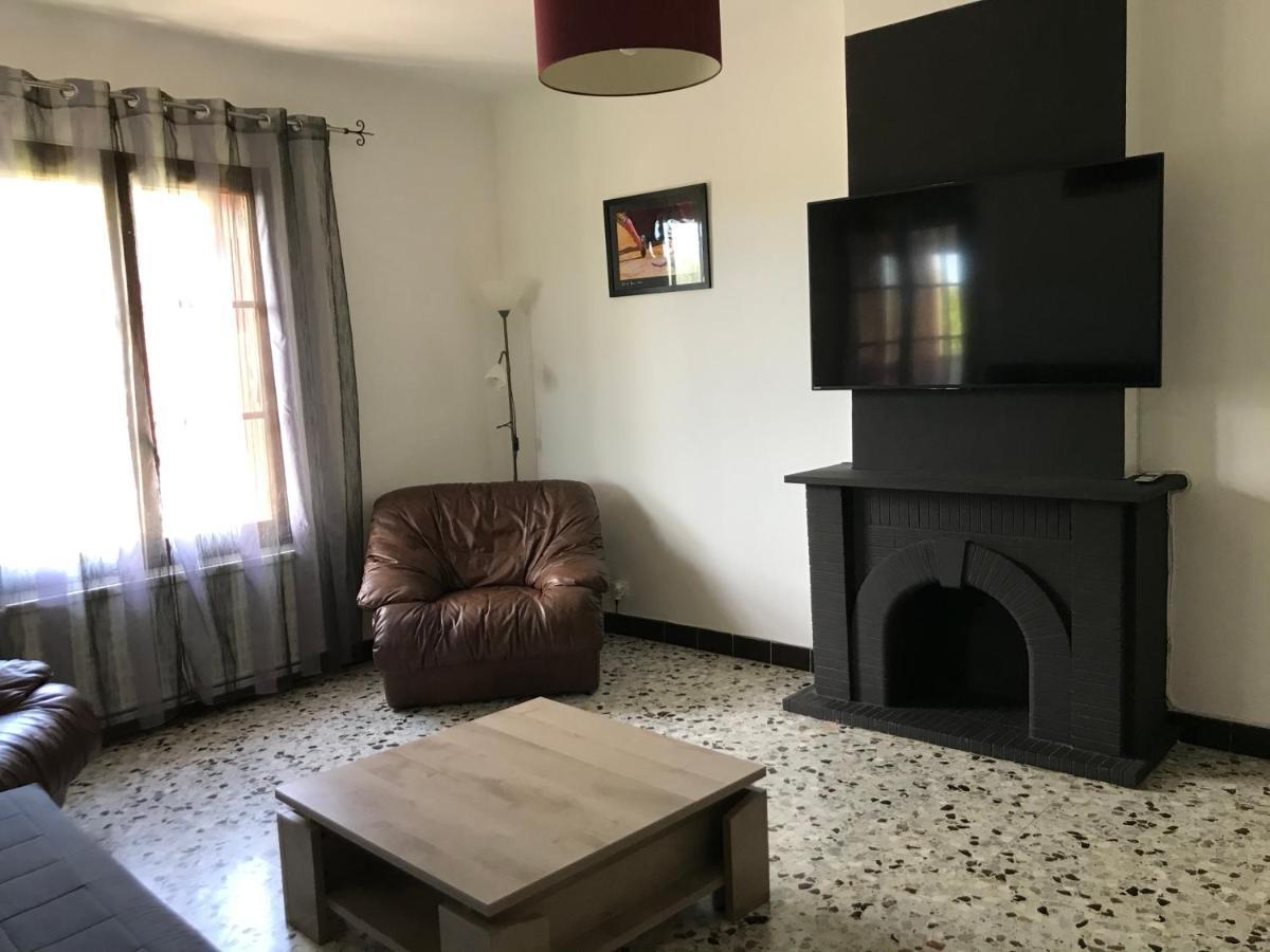 Appartement Tout Confort Avec Parking Ferme อาร์ลส์ ภายนอก รูปภาพ
