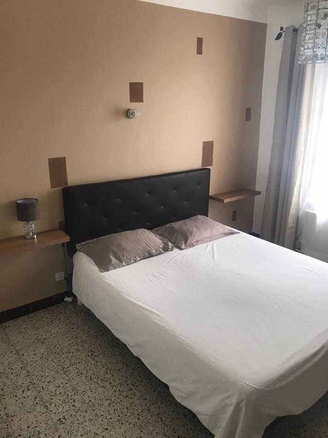 Appartement Tout Confort Avec Parking Ferme อาร์ลส์ ภายนอก รูปภาพ