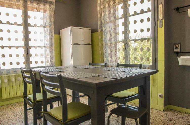 Appartement Tout Confort Avec Parking Ferme อาร์ลส์ ภายนอก รูปภาพ
